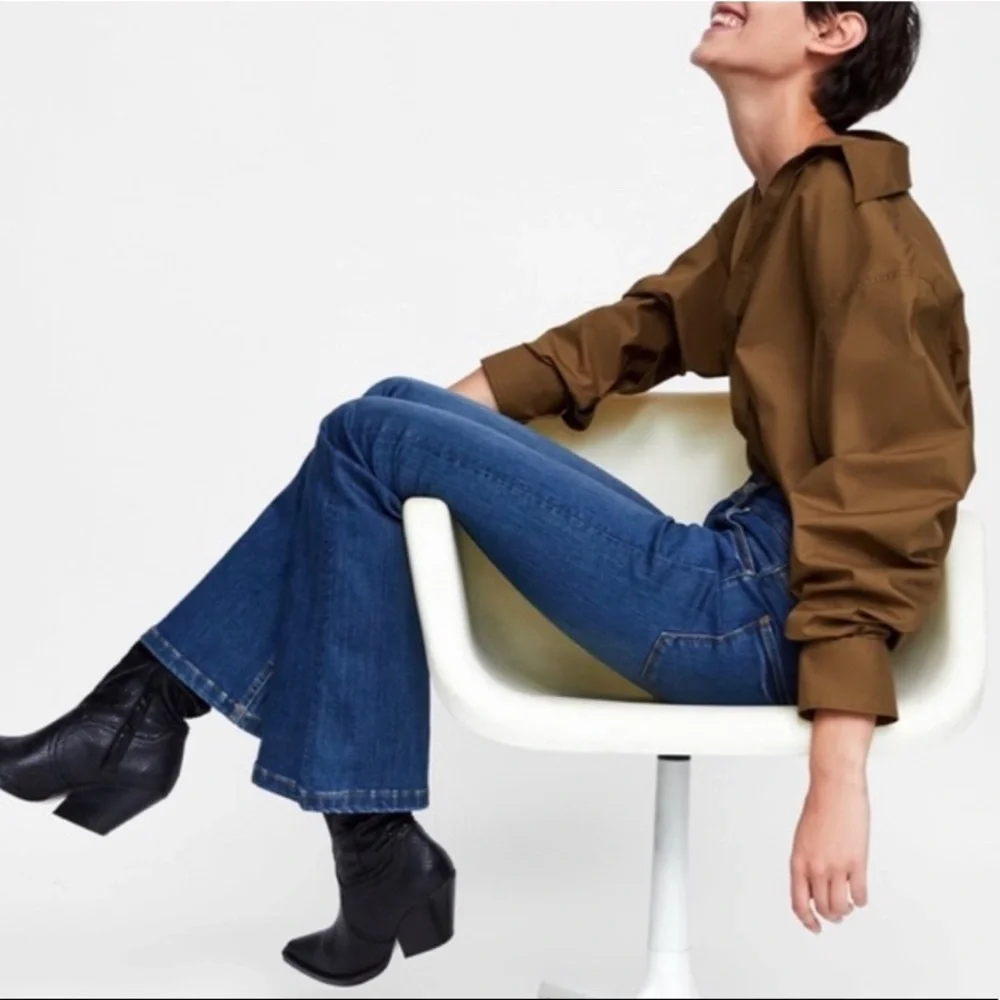 Zara Woman Premium Denim Collection Medium Wash Flare‎ Mid Rise Size 2
